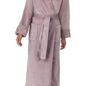 Women's Plush Robe in Lavender